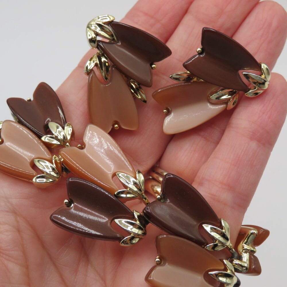 Vintage Lisner Thermoset Leaf Design Brown Gold Tone Bracelet and Earrings Set - Picture 3 of 11
